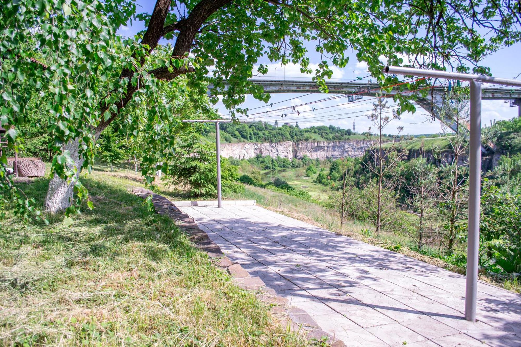 Каприз Kamianets-Podilskyi Exterior foto